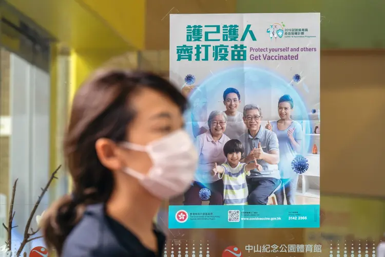 Hong Kong pode jogar no lixo milhões de doses de vacinas contra covid (Chan Long Hei/Bloomberg)