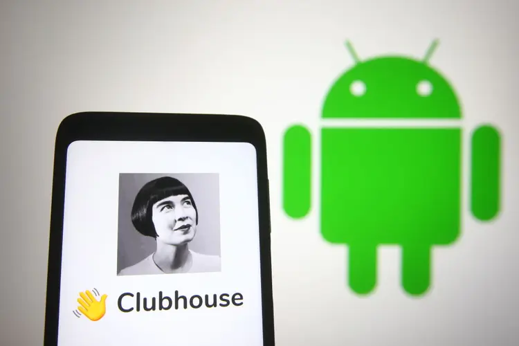 Clubhouse: mesmo com versão para Android, convites e fila de espera irão continuar (Pavlo Gonchar/SOPA Images/LightRocket/Getty Images)