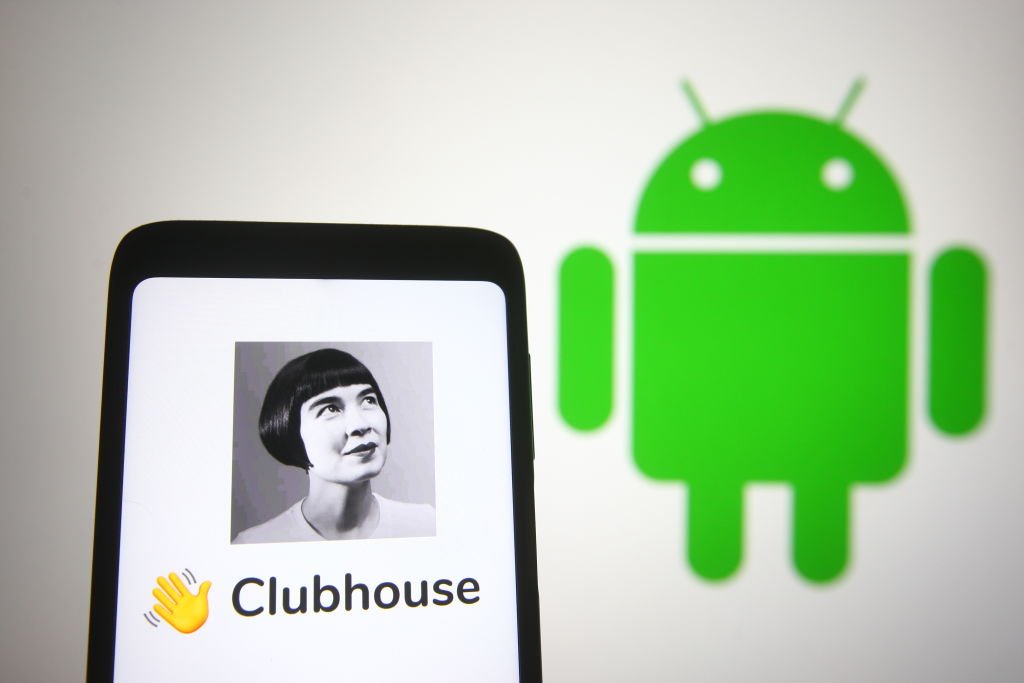 Clubhouse: mesmo com versão para Android, convites e fila de espera irão continuar (Pavlo Gonchar/SOPA Images/LightRocket/Getty Images)