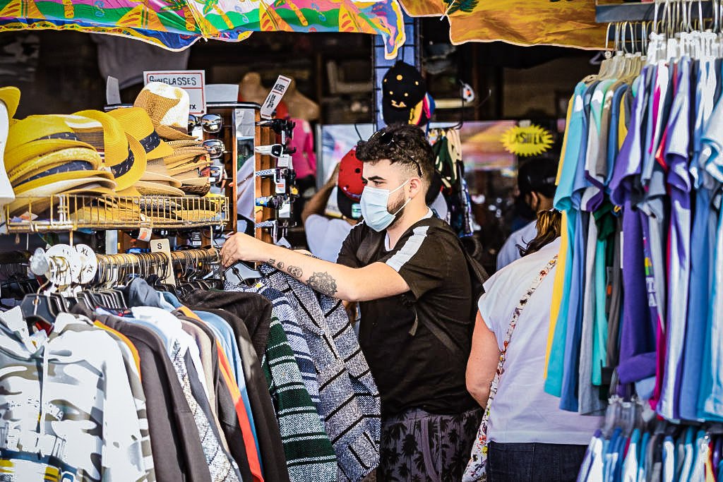 Vendas no varejo dos EUA sobem inesperadamente em junho