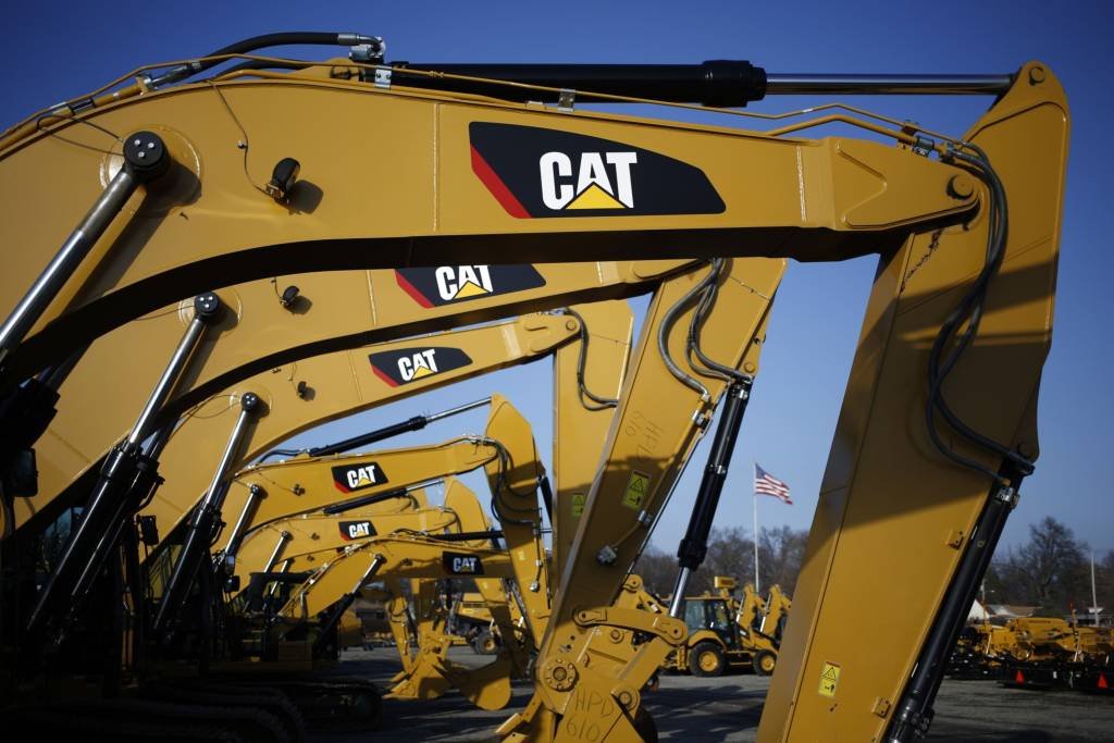 Escavadeiras da Caterpillar: setor de construção civil aquecido amplia demanda por máquinas pesadas (Luke Sharrett/Bloomberg)