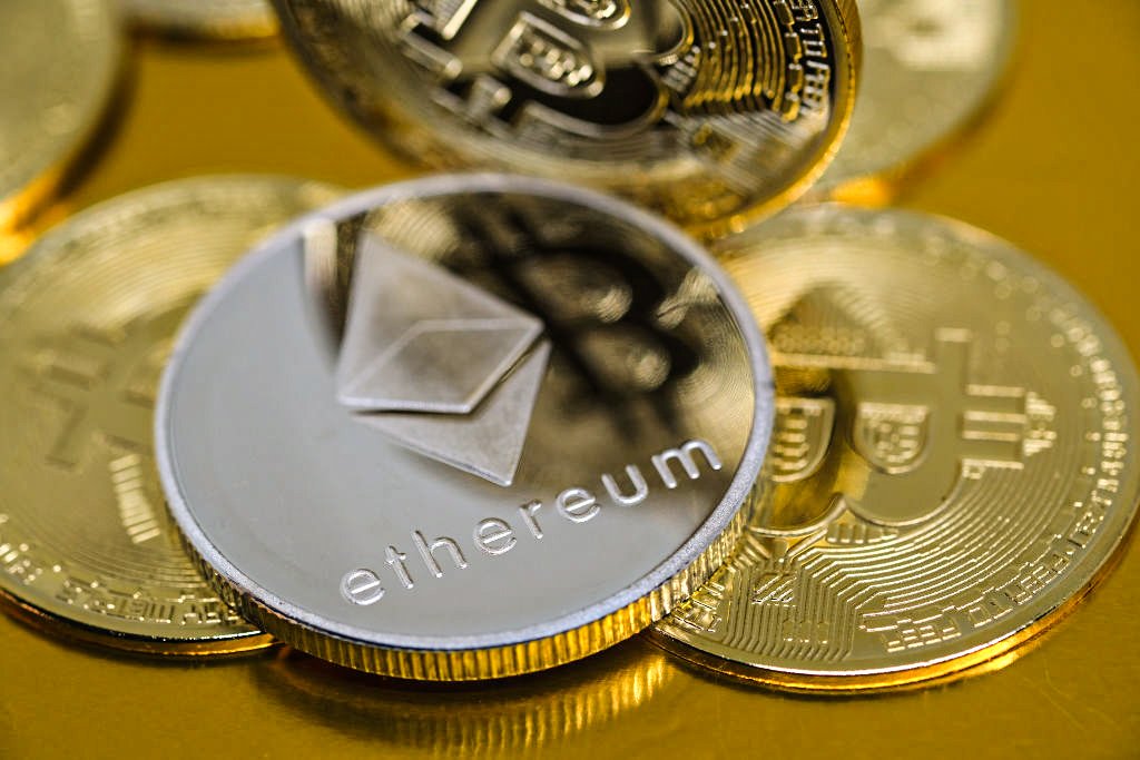 Ethereum vai superar bitcoin como reserva de valor, diz Goldman Sachs