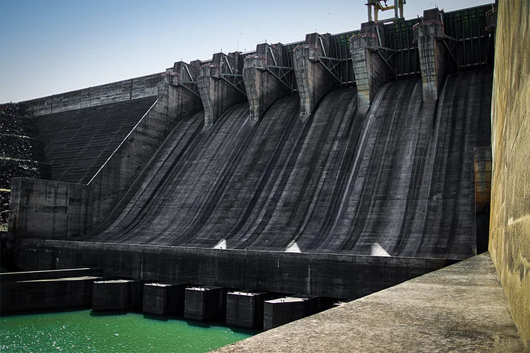 Emergência hídrica: Segundo levantamento feito pelos órgãos pela análise de chuvas entre outubro de 2019 e abril de 2021 na bacia do Paraná, apenas em dezembro de 2019, agosto de 2020 e janeiro de 2021 as precipitações ficaram acima da média (Ueslei Marcelino/Reuters)