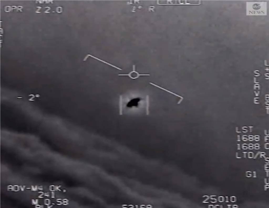 Vídeo captadas pelos pilotos americanos mostra um objeto estranho com movimentação atípica (Reprodução/Foto)