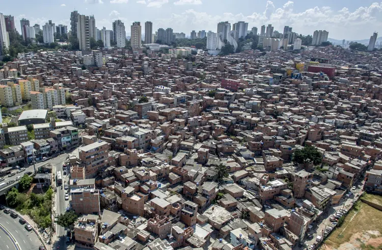 Paraisópolis, em São Paulo: 18 milhões de pessoas vivem em favelas no Brasil. (Bloomberg / Colaborador/Getty Images)