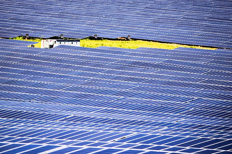 No ano passado, a chamada geração distribuída adicionou 2,5 GW de capacidade instalada no país, sendo a fonte que mais cresceu no período (Bloomberg/Getty Images)