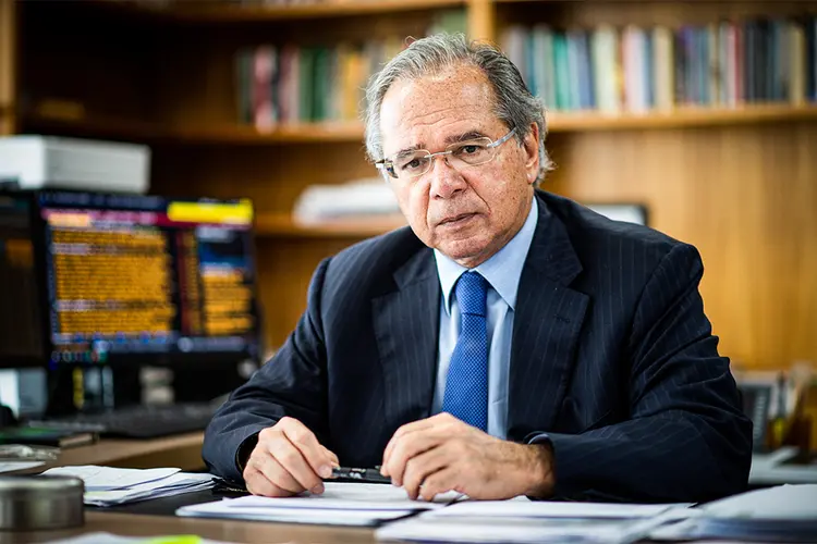 Paulo Guedes vai ao Senado debater reforma tributária ampla nesta sexta (Andressa Anholete/Bloomberg)