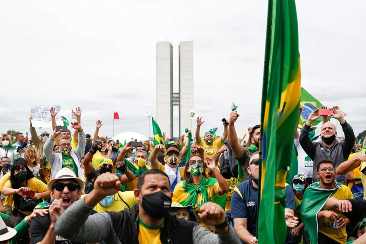 No sábado, 1º, centenas de apoiadores de Bolsonaro se manifestaram a favor do governo (Sergio LIMA/AFP)