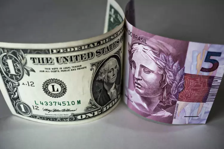 Dólar sobe ante ao real nesta sexta-feira, após o Federal Reserve sinalizar uma alta de juros (Nelson A Ishikawa/Getty Images)