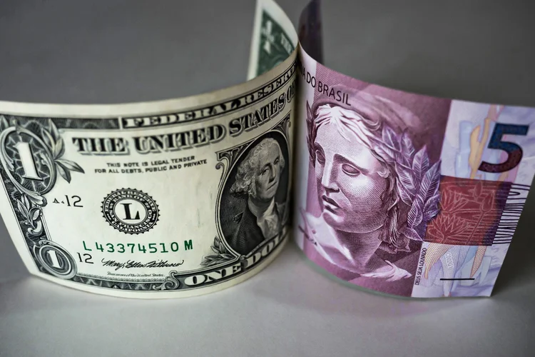 Dólar x real: Um real fraco é geralmente positivo para os exportadores brasileiros (Nelson A Ishikawa/Getty Images)