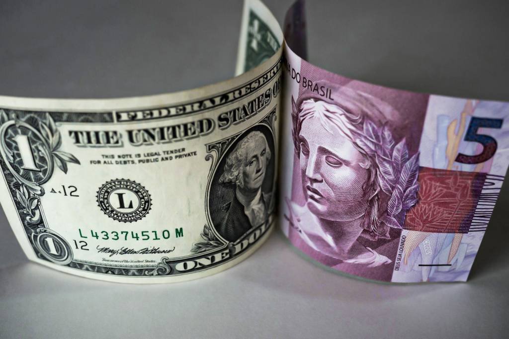 Para controlar fúria dos comprados em dólar, BC precisará se manter ativo