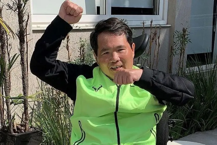 O empreendedor Robinson Shiba, fundador das redes China in Box e Gendai, em sua reapariação dois anos depois de grave acidente de moto (Reprodução Instagram/Instagram)