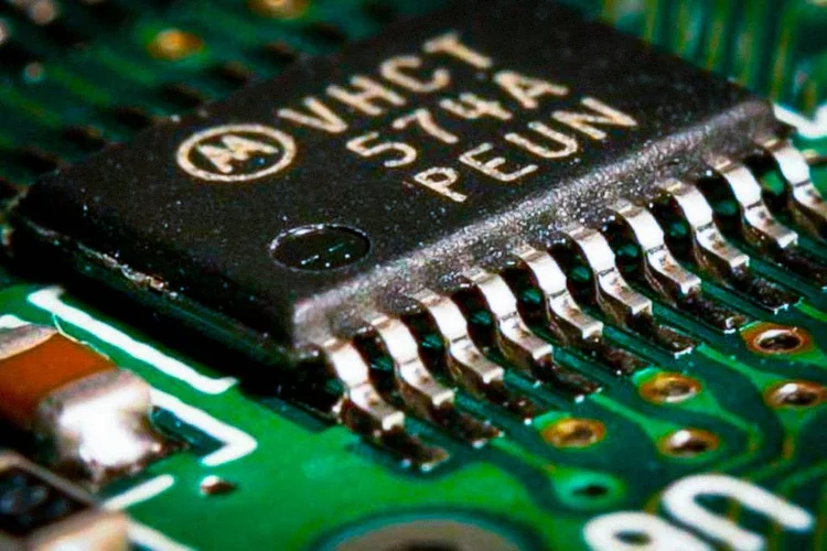 A falta de chips e componentes eletrônicos se agravou durante a pandemia de coronavírus (Wikimedia Commons/Wikimedia Commons)