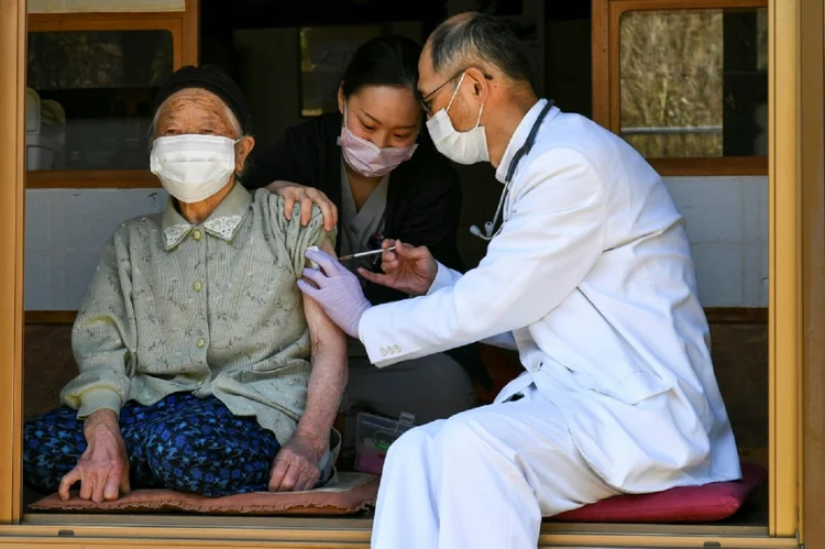 Japão: Menos de 2% dos 125 milhões de habitantes do Japão receberam as duas doses da vacina Pfizer/BioNTech, a única aprovada até agora pelo governo (AFP/AFP)