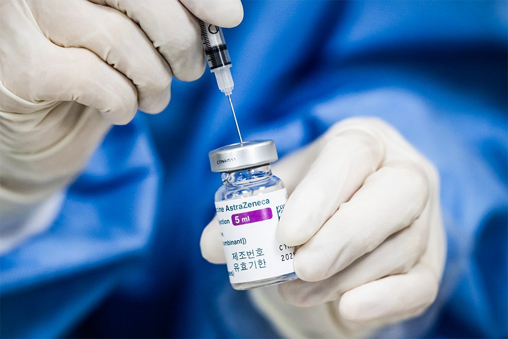 Contágio e mortes aceleram, mas vacinação finalmente ganha velocidade