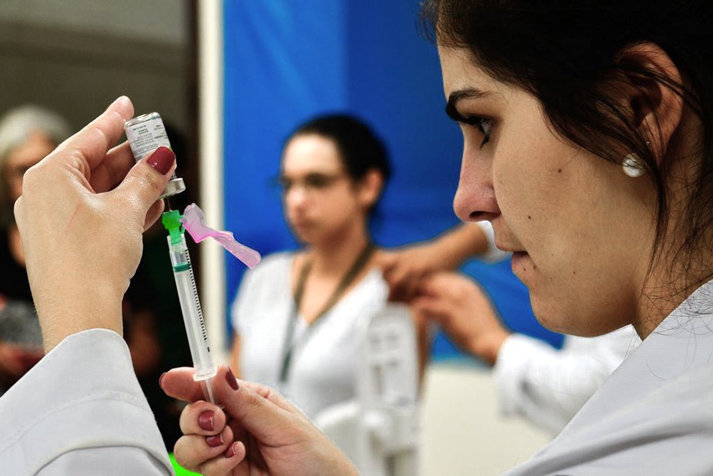 Estado de SP começa a vacinar pessoas de 45 a 49 anos com comorbidades