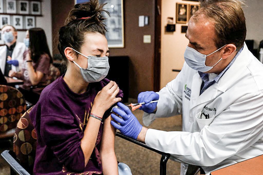 EUA aprova 3ª dose da vacina contra covid para imunossuprimidos