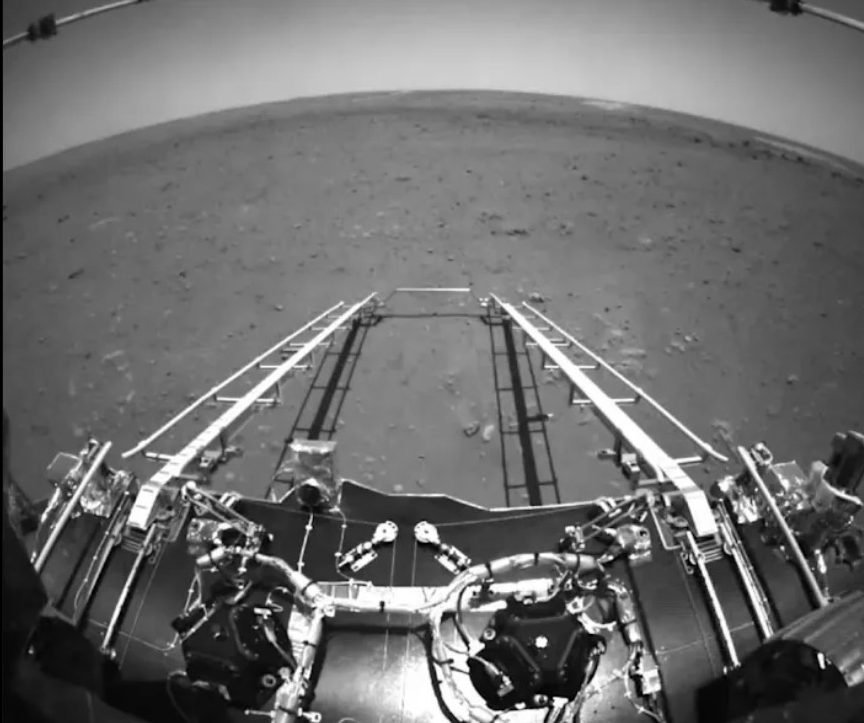 Agência espacial da China divulga primeiras imagens de rover em Marte