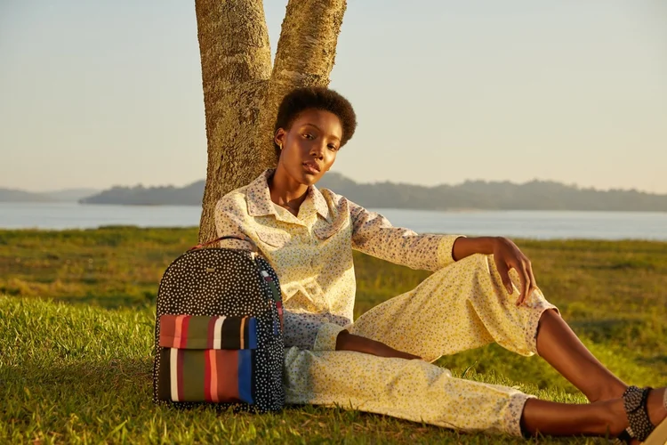 Calça, camisa e mochila, collab entre a Renner e a Insecta e disponíveis a partir de amanhã no site e em lojas selecionadas Renner. (Renner/Divulgação)
