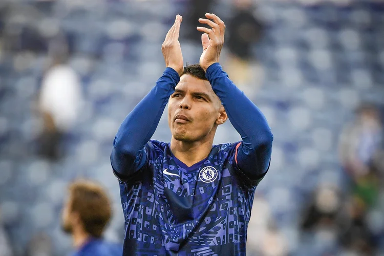 O ex-jogador do Paris Saint-Germain Thiago Silva, que agora atua pelo Chelsea, está na lista dos famosos roubados. (Pierre-Philippe Marcou/Pool/Reuters)