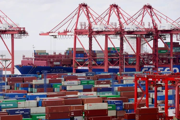 Porto de Yangshan, em Xangai, China (Aly Song/File Photo/Reuters)