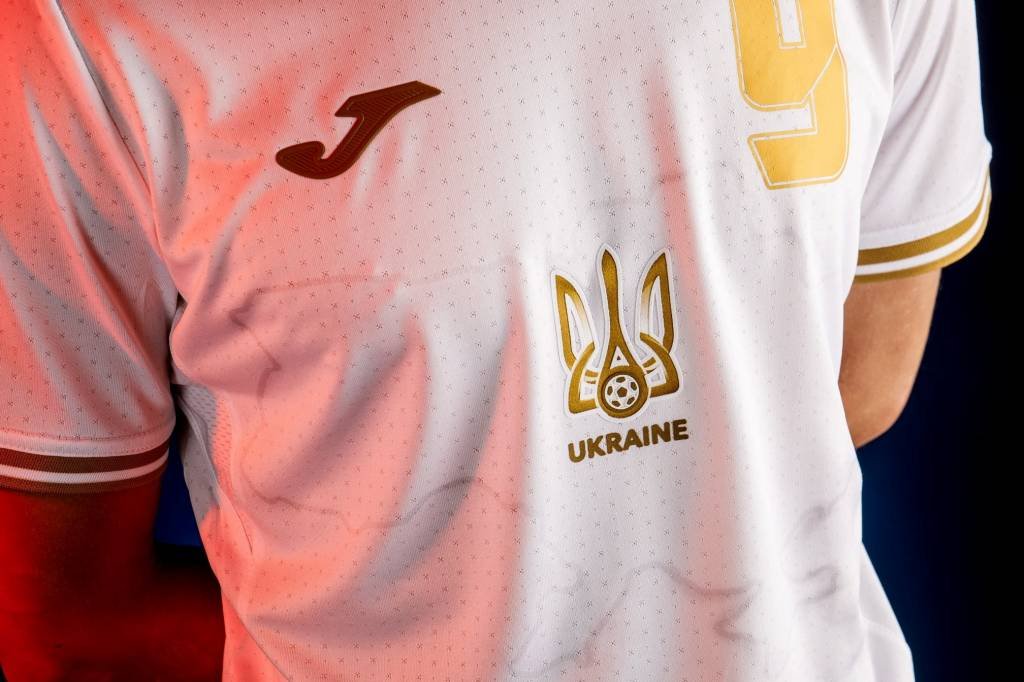 Nova camisa da seleção da Ucrânia causa revolta na Rússia