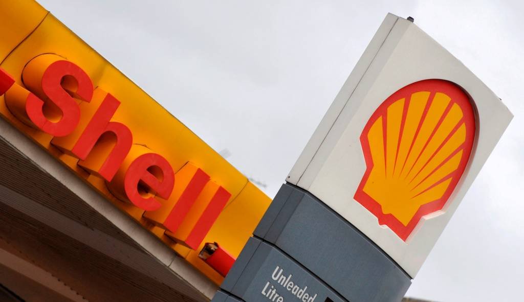 Logotipo da Shell em frente a posto de combustíveis da empresa.  (Toby Melville/Reuters)