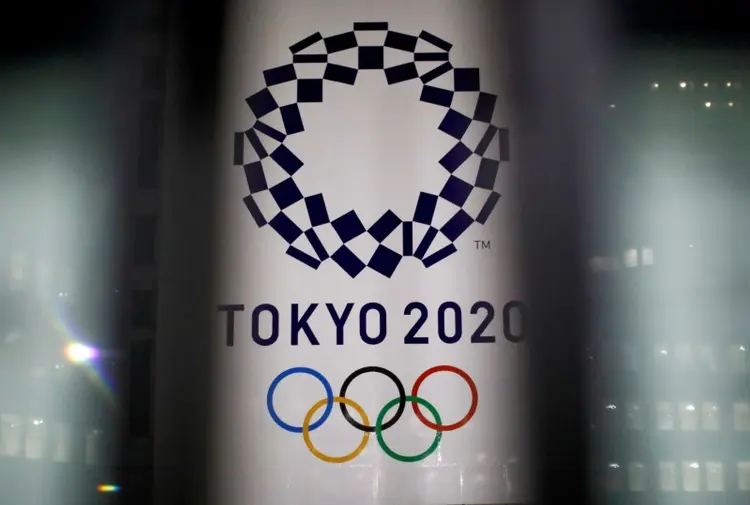 Logo da Olimpíada Tóquio-2020 no prédio do governo metropolitano de Tóquio. (Issei Kato/Reuters)