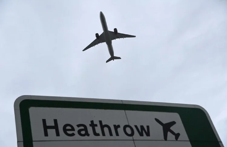 Aviação: falta de pessoal se alastra pelos aeroportos em todo o mundo.  (Toby Melville/File Photo/Reuters)