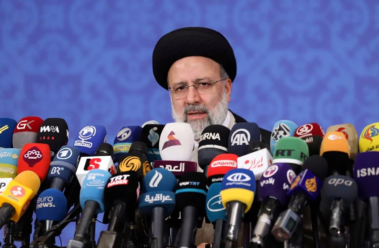 Presidente eleito do Irã, Ebrahim Raisi, durante entrevista coletiva em Teerã
 (Majid Asgaripour/WANA (West Asia News Agency)/Reuters)