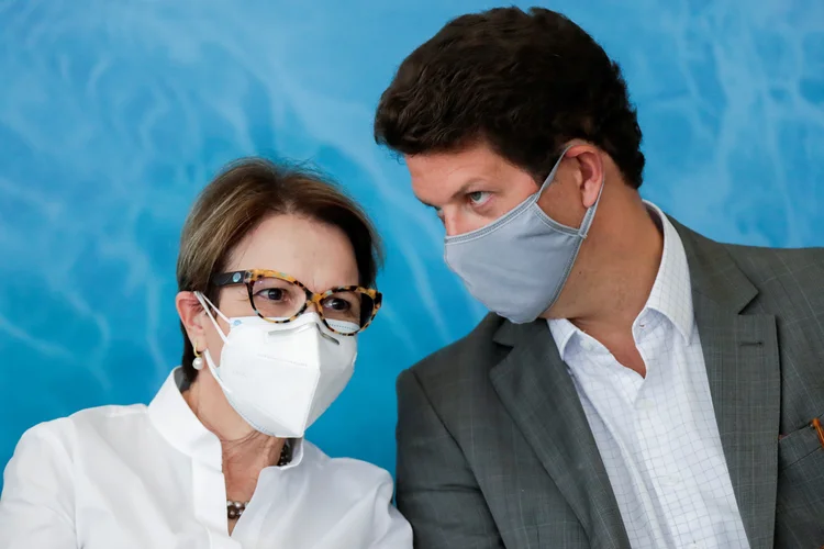 Tereza Cristina e ex-ministro  Salles em evento no Planalto. (Ueslei Marcelino/Reuters)