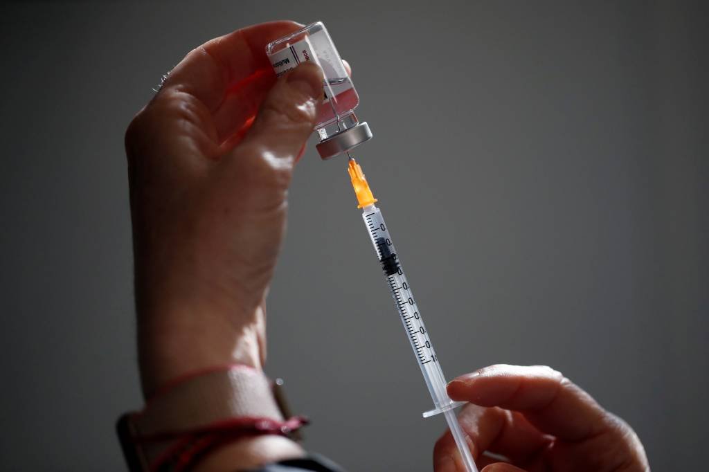 Universidade de Oxford cria exame de sangue que mede eficácia de vacinas