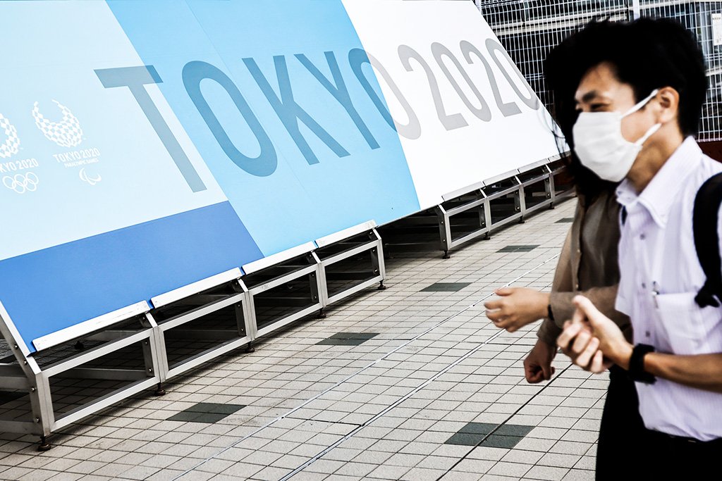 Logo dos Jogos de Tóquio no centro de imprensa da Olimpíada.  (Fabrizio Bensch/Reuters)