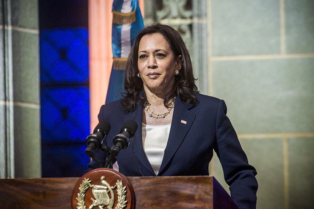 Apesar de Kamala ter melhor desempenho que Biden, pesquisas mostram vantagem de Trump após ataque