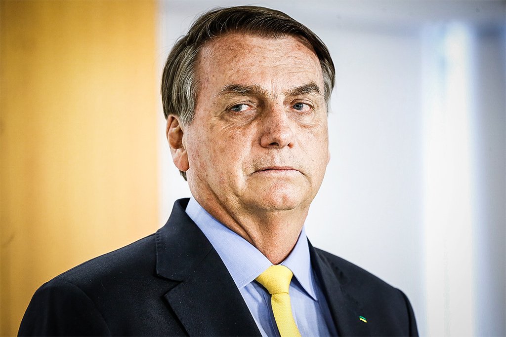 Desaprovação de Bolsonaro fica em 49% com vacina lenta, mostra EXAME/IDEIA