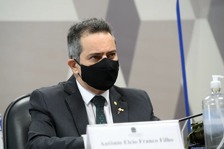Ex-secretário-executivo do Ministério da Saúde, coronel Elcio Franco Filho, na CPI da Covid (Marcos Oliveira/Agência Senado)
