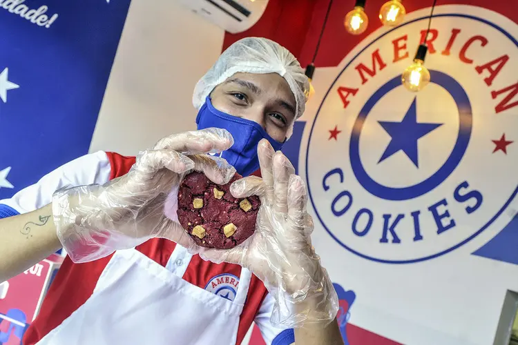 Luiz Rodrigues Ortega, funcionário da American Cookies: venezuelano, o jovem de 21 faz parte da busca por mais diversidades nas PMEs (Robson Fonseca/American Cookies/Divulgação)