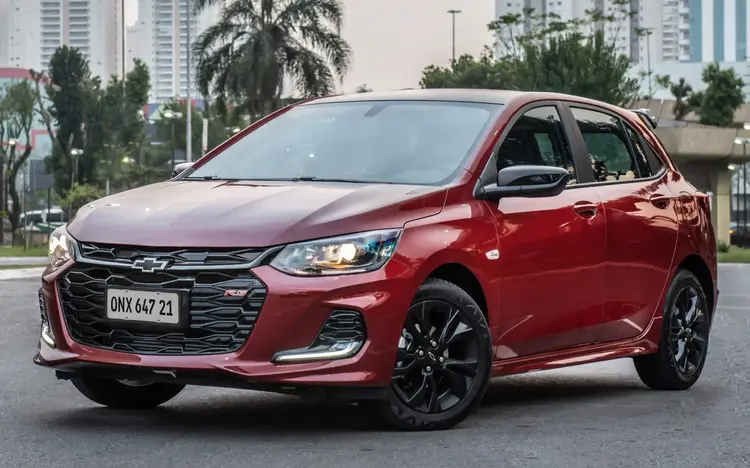 Chevrolet Onix chegou a ficar cinco meses paralisado por falta de peças durante a pandemia (Chevrolet/Divulgação)