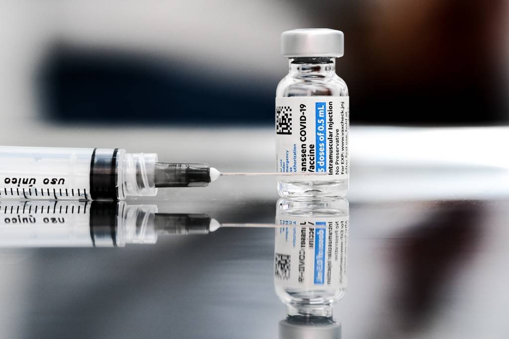 Vacinas da Janssen chegam ao DF congeladas e 'indisponíveis para uso'