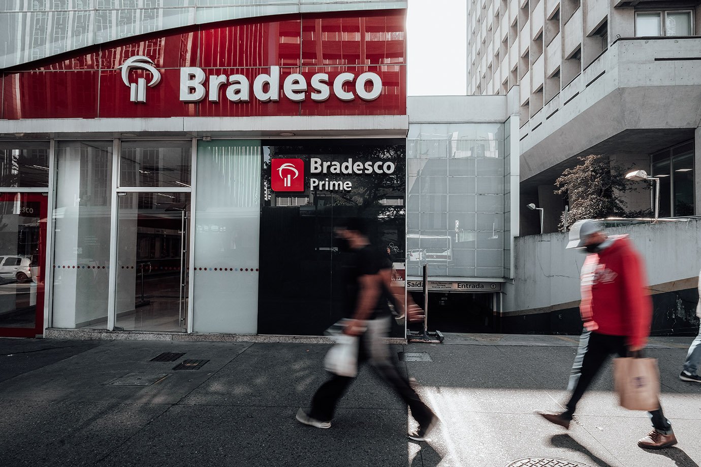 Bradesco (BBDC4) tem lucro de R$ 5,21 bi no 3º tri, queda de 22,8%