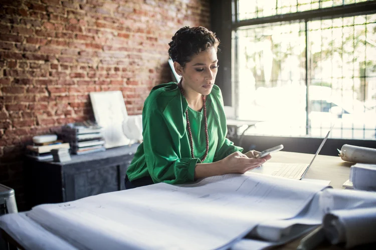 Empreendedorismo real: entenda os riscos de abrir o próprio negócio e como gerir uma PME da melhor foma (MoMo Productions/Getty Images)