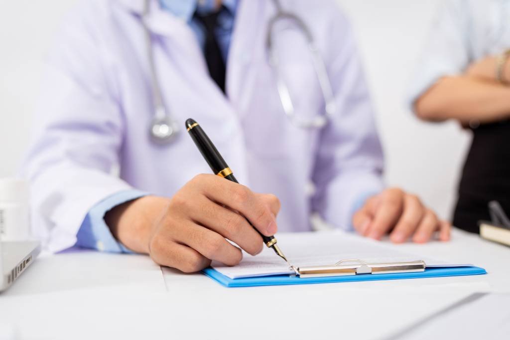 Ministério da Saúde lança edital para contratar 21,5 mil médicos