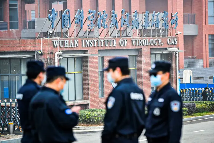 Instituto de Virologia de Wuhan: centro de pesquisa é acusado de ter "criado" o SARS-CoV-2 em laboratório, acidentalmente ou não (HECTOR RETAMAL/Getty Images)
