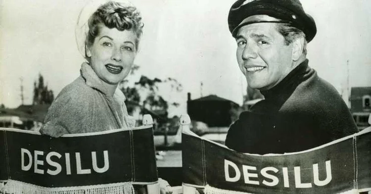 Lucille Ball e Desi Arnaz, que controlavam a produtora de TV Desilu e estrelavam o seriado “I Love Lucy”, um dos maiores sucessos da história da TV americana (Reprodução/Reprodução)