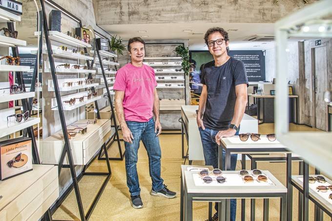 Vendas online e óculos feitos à mão: conheça a ótica dos millennials