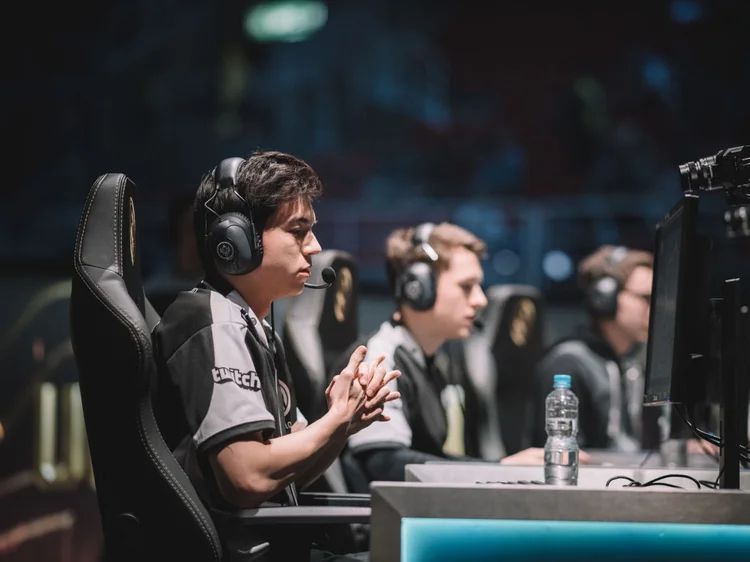 Jogadores podem ganhar com patrocínios e transmissões ao vivo (Riot Games/Getty Images)