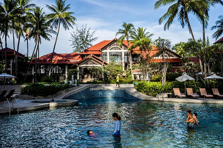 Phuket, na Tailândia: a ilha fechou hotéis, restaurantes e bares definitivamente.  (Adam Dean/The New York Times)