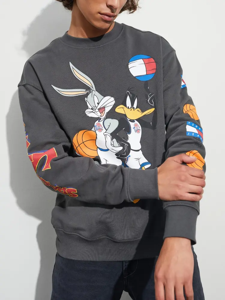 Collabs: as peças são estampadas com logotipos da Looney Tunes, Nickelodeon e MTV (Tommy Hilfiger/Divulgação)