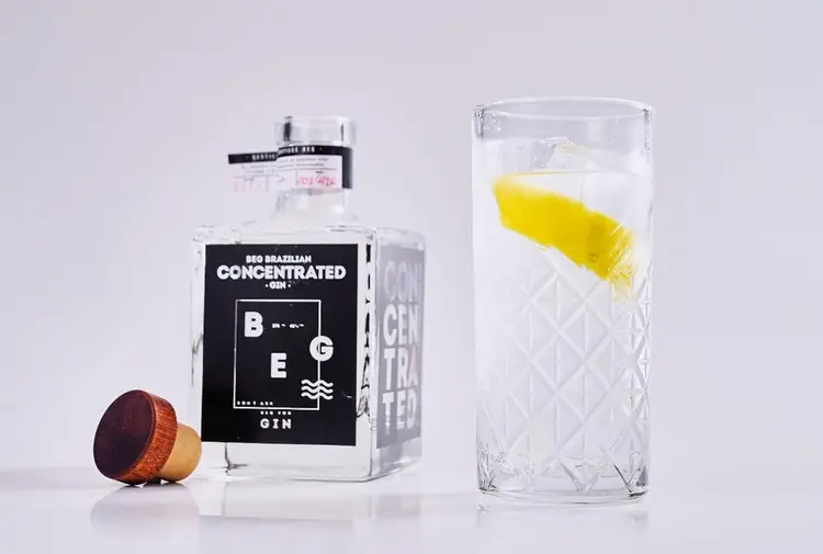 Gin concentrado: a dose recomendada por drink é de apenas 10ml. (BEG Boutique Destilaria/Divulgação)