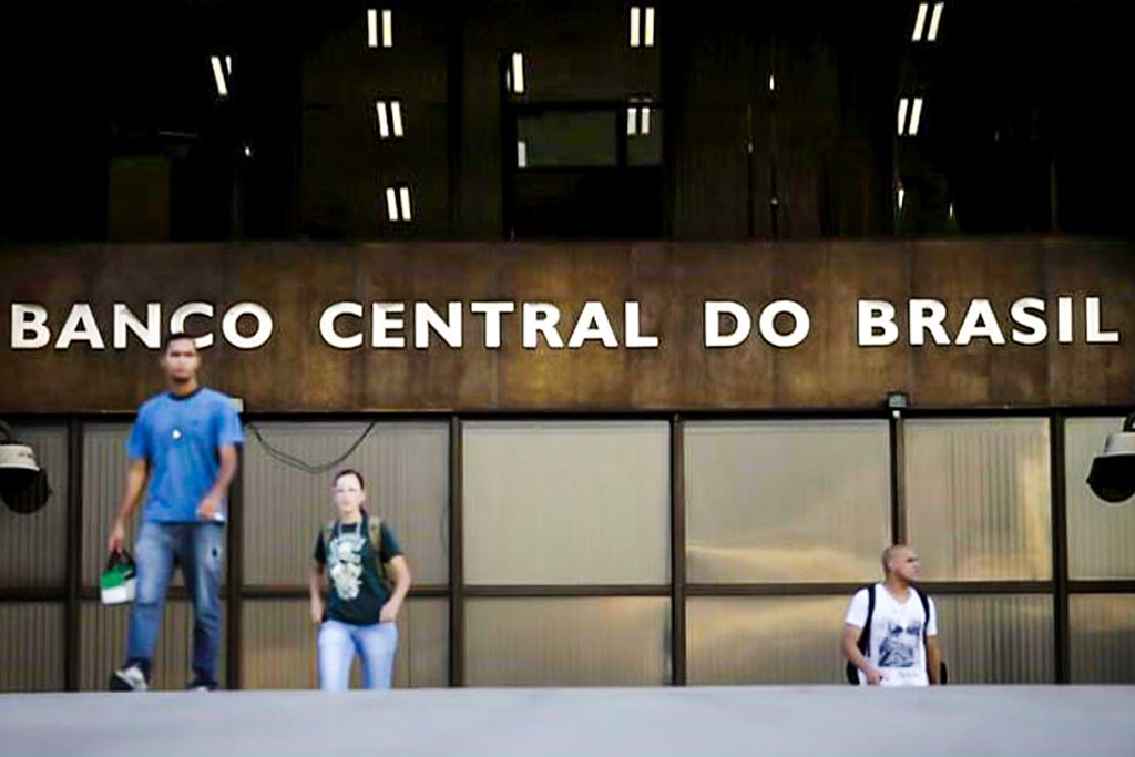 Rombo nas contas externas do Brasil tem queda 33% em fevereiro